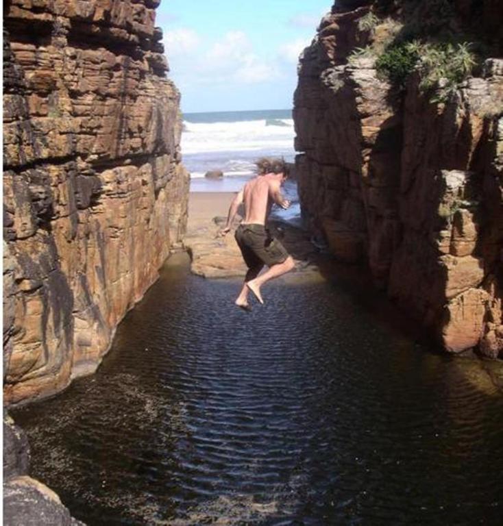 Amapondo Backpacker Lodge Port Saint John's ภายนอก รูปภาพ
